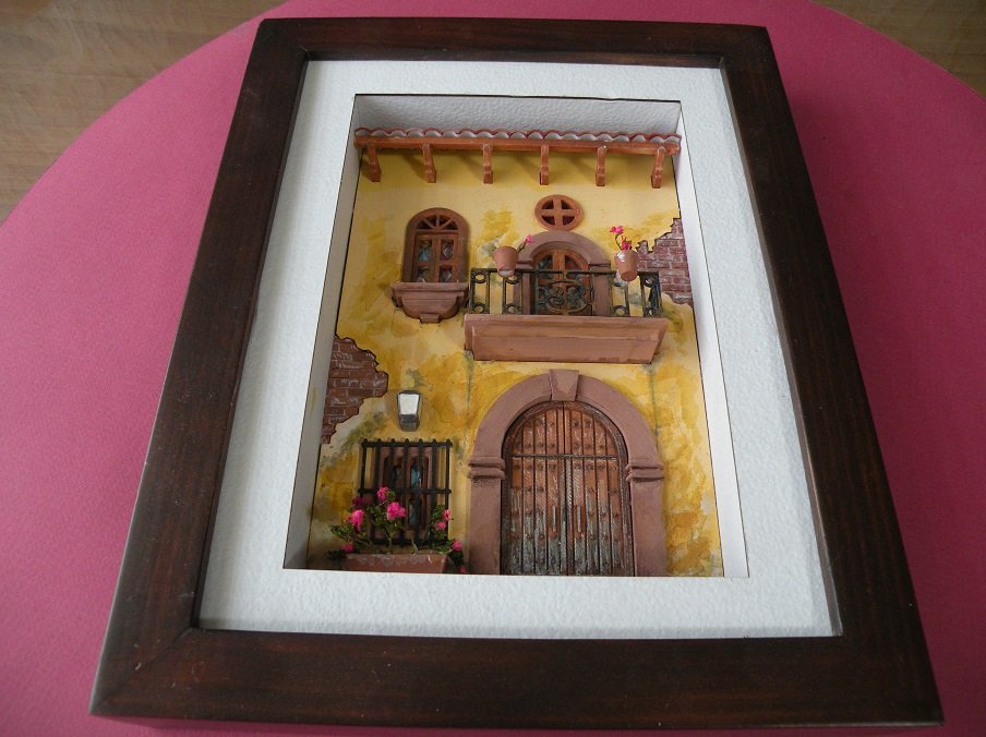 Fachada en miniatura terminada y enmarcada